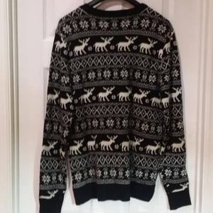 NEW WARM CHRISTMAS SWEATER SIZE MEDIUM BLACK/WHITE
